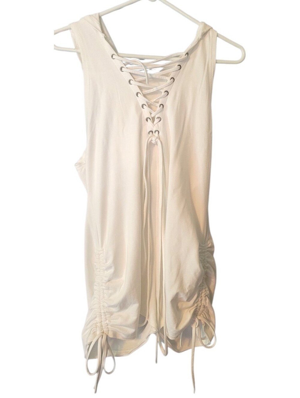 NWT Dollskill Darker Wavs Hooded Romper White Size XL (Fits Like A Large)